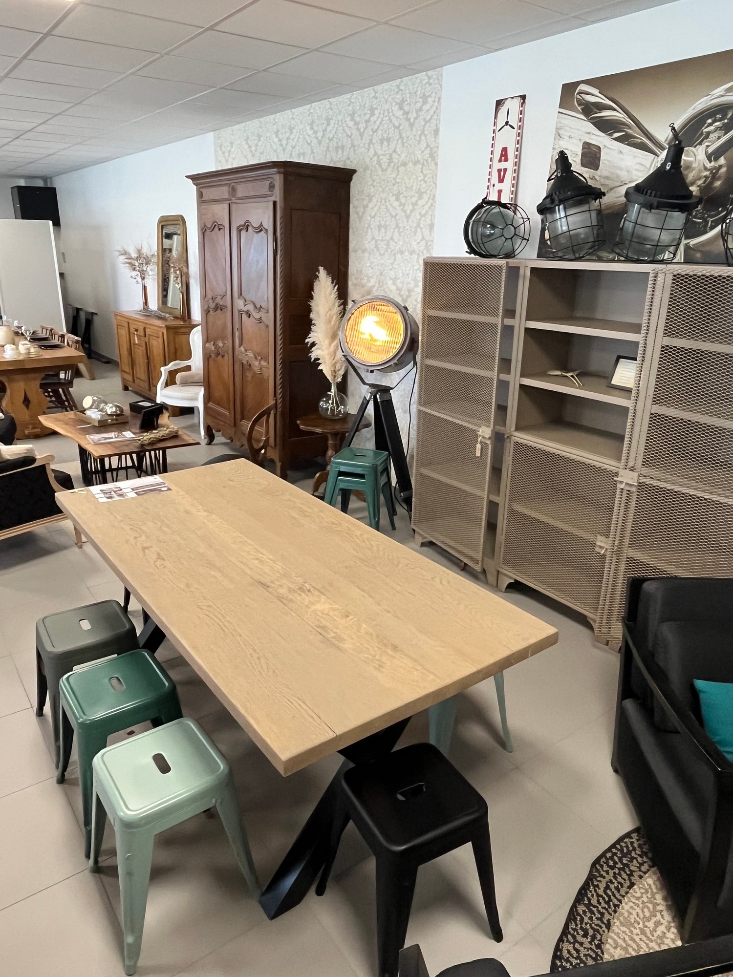 Mobilier et décoration dans le showroom de L’Atelier déco