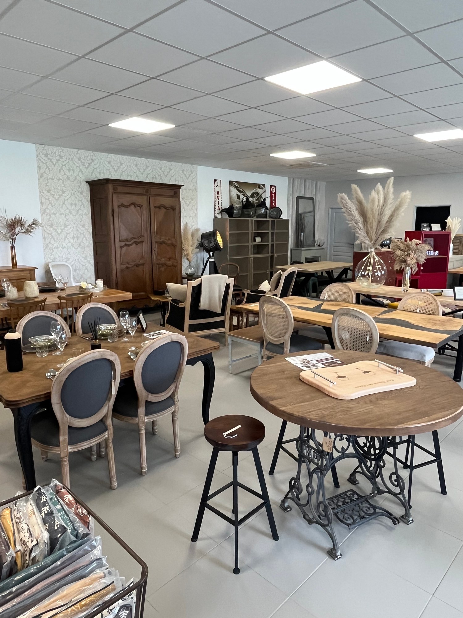 Mobilier exposé à L’Atelier déco