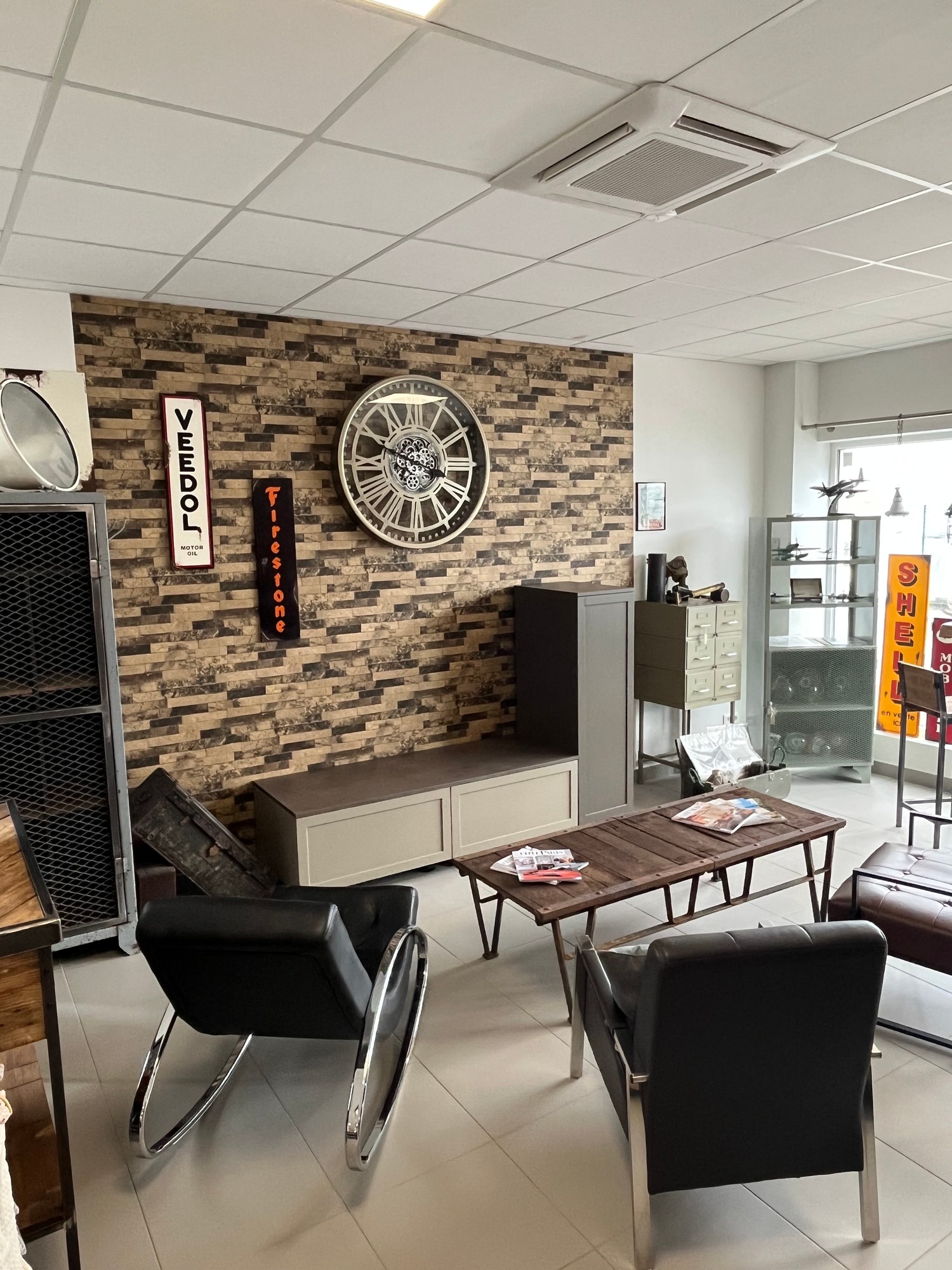 Mobilier de style industriel